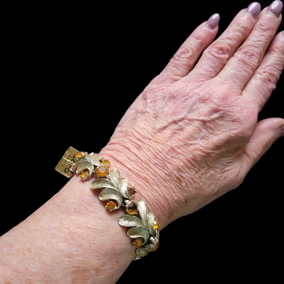 Coro Jewelry - CORO VINTAGE 50s GOLD TONE & AMBER STONE BRACELET